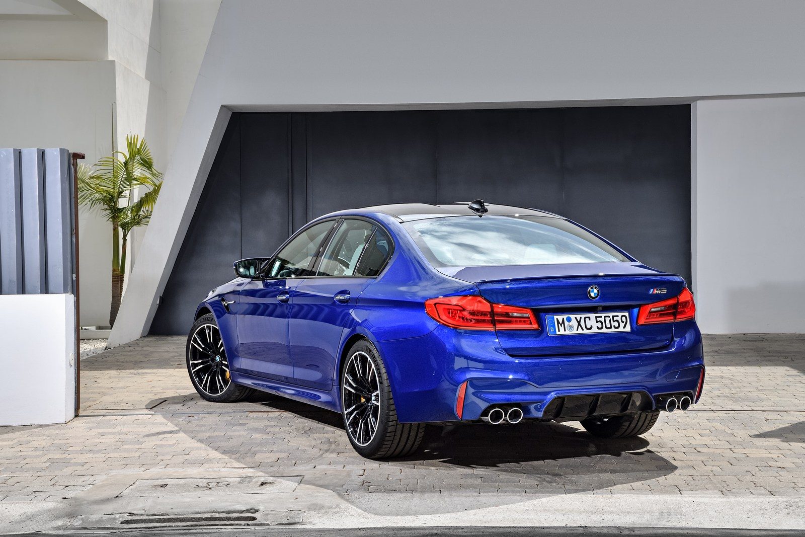 BMW-M5-14.jpg