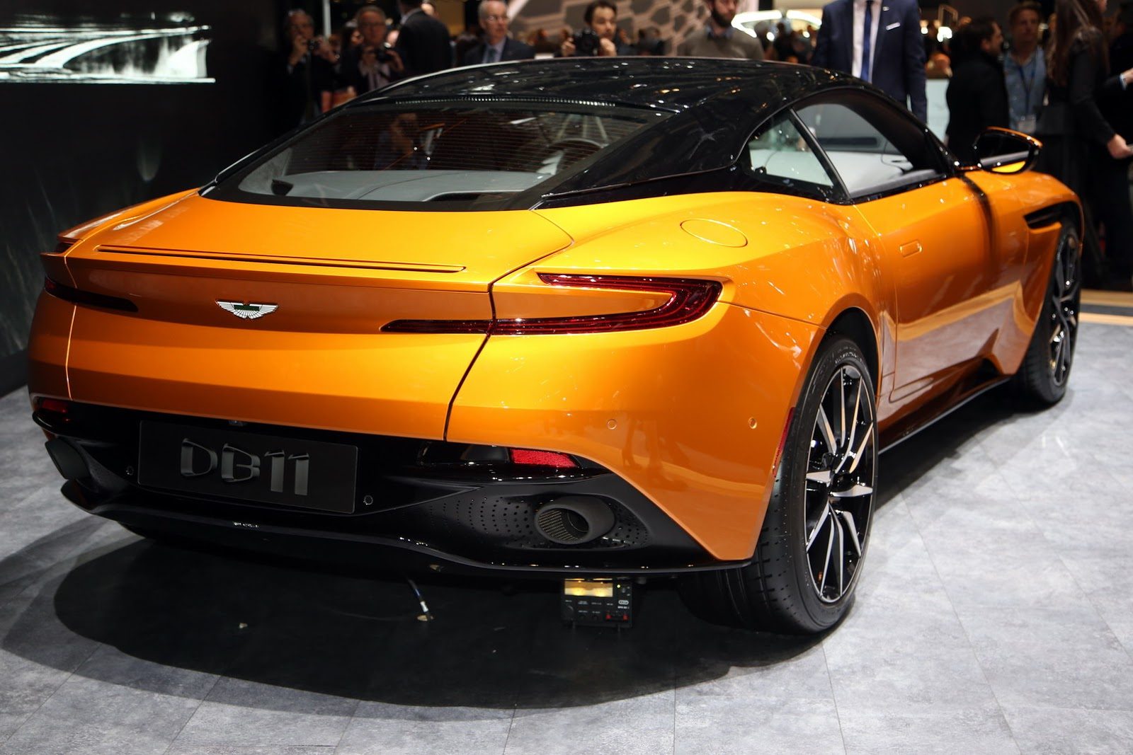 AM-DB11-3.jpg