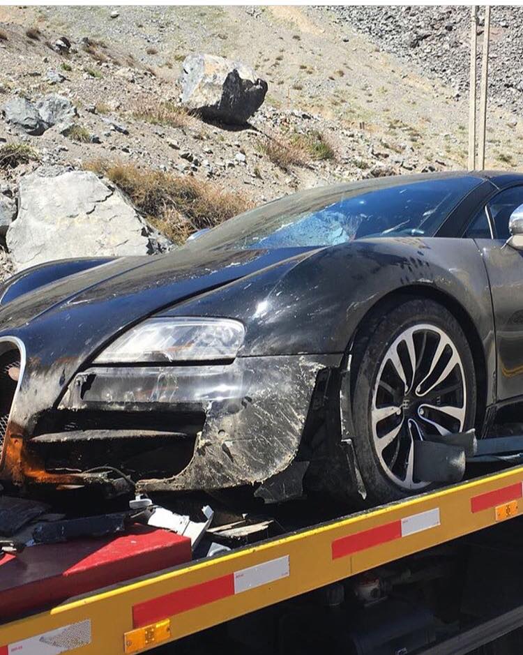 Bugatti-Veyron-Crash-3.jpg