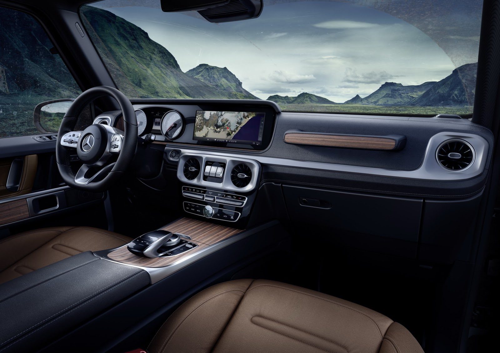 mercedes-g-class-interior-new-shots-1.jpg