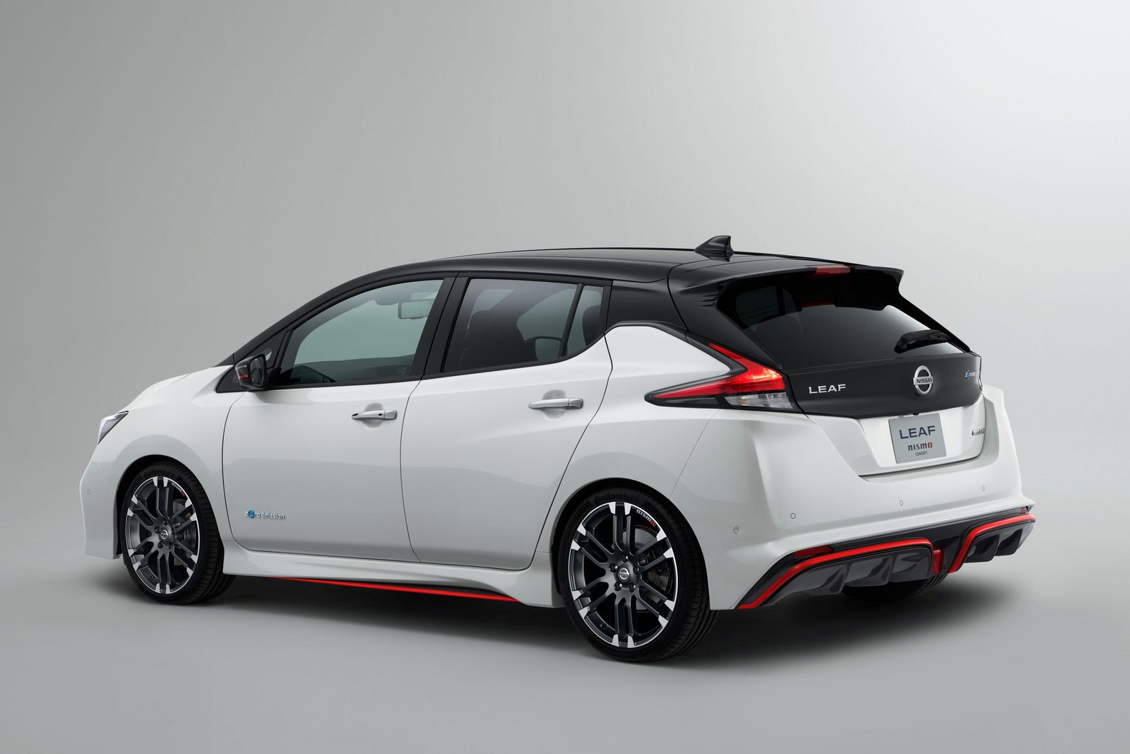 2017-nissan-leaf-nismo-concept-3.jpg