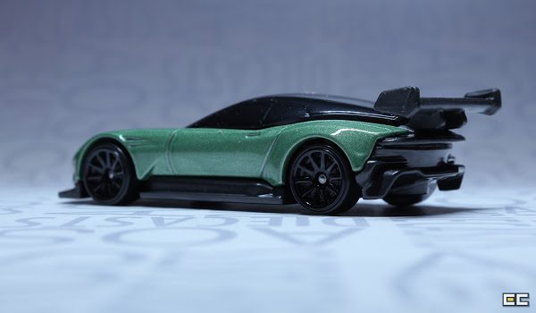 Aston%2BMartin%2BVulcan_01.jpg