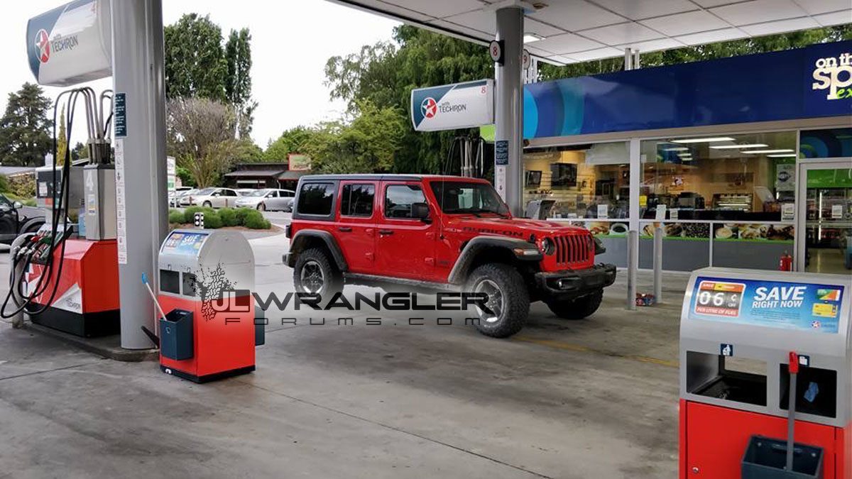 2018-Jeep-Wrangler-Rubicon-JLU-In-Public-2.jpg