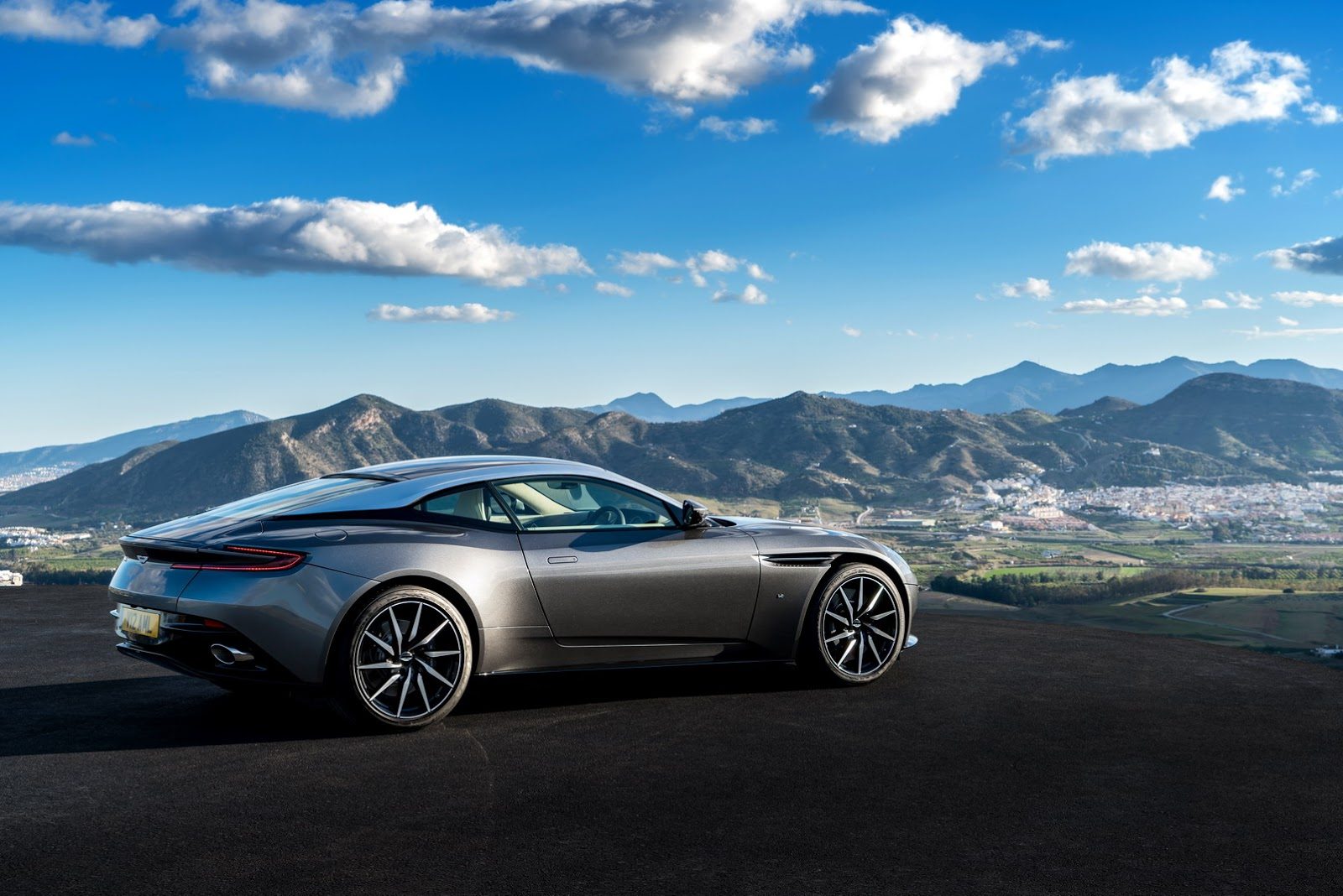 Aston-DB11-9.jpg