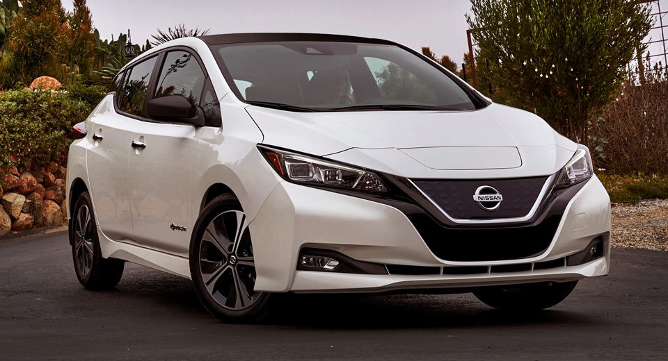 2018_Nissan_LEAF_US_03.jpg