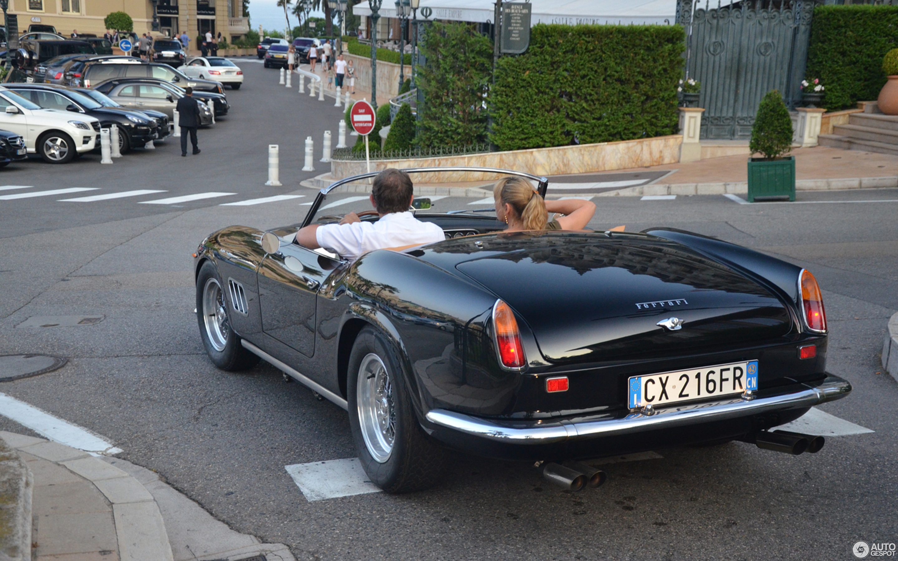 2880-1800-crop-ferrari-250-gt-california-spider-c826312032014030715_1.jpg