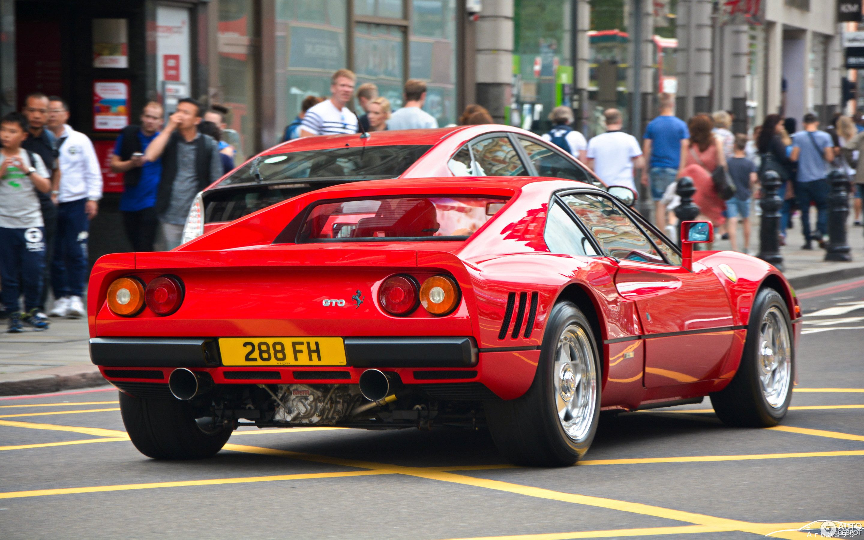 2880-1800-crop-ferrari-288-gto-c113031102016192305_1.jpg