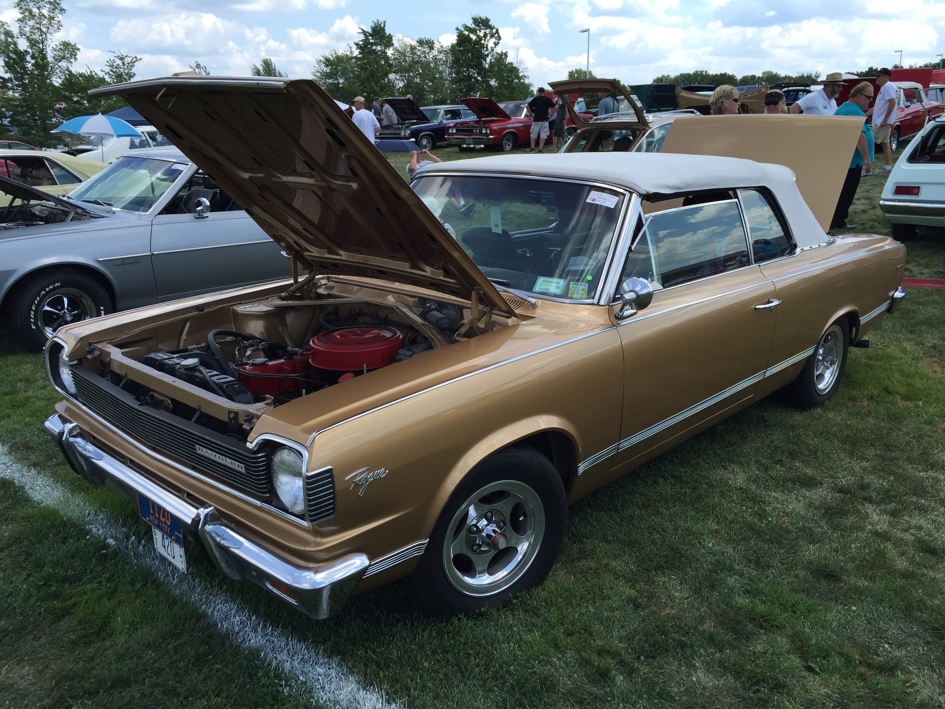 1967_Rambler_American_Rogue_convertible_at_2015_AMO_show.jpg