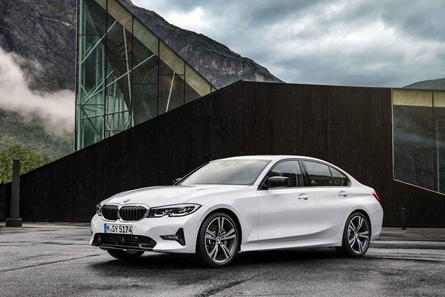 The%20all%20new%202019%20BMW%203%20Series.%20European%20Model%20Shown%20(52).jpg