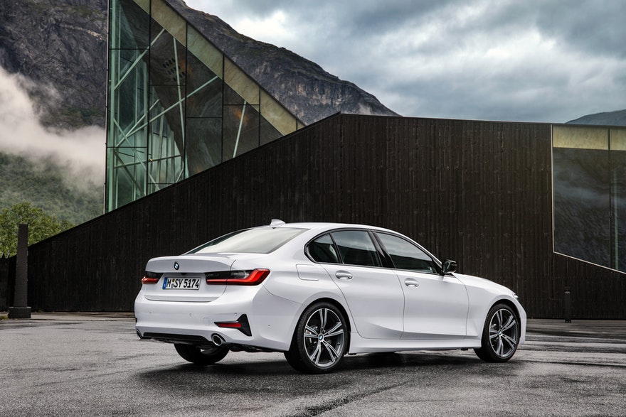 The%20all%20new%202019%20BMW%203%20Series.%20European%20Model%20Shown%20(53).jpg