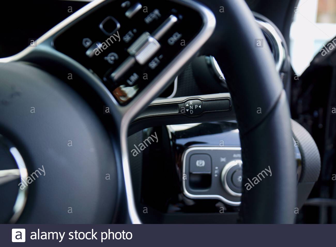 mercedes-benz-electronic-gear-selector-behind-steering-wheel-on-w177-a-class-2AN4737.jpg