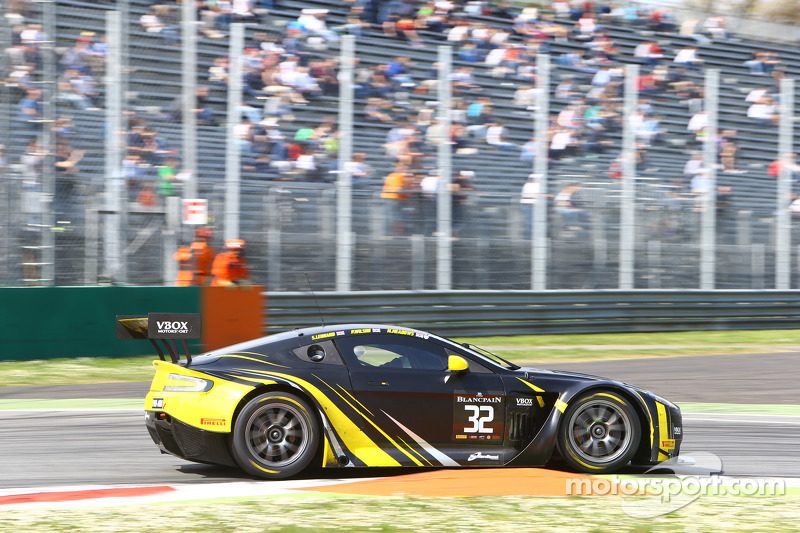 bes-monza-2015-32-leonard-motorsport-amr-aston-martin-vantage-gt3-stuart-leonard-paul-wils.jpg