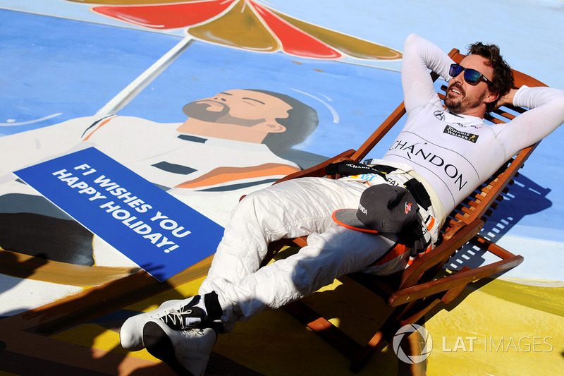 f1-hungarian-gp-2017-fernando-alonso-mclaren-on-a-deck-chair.jpg