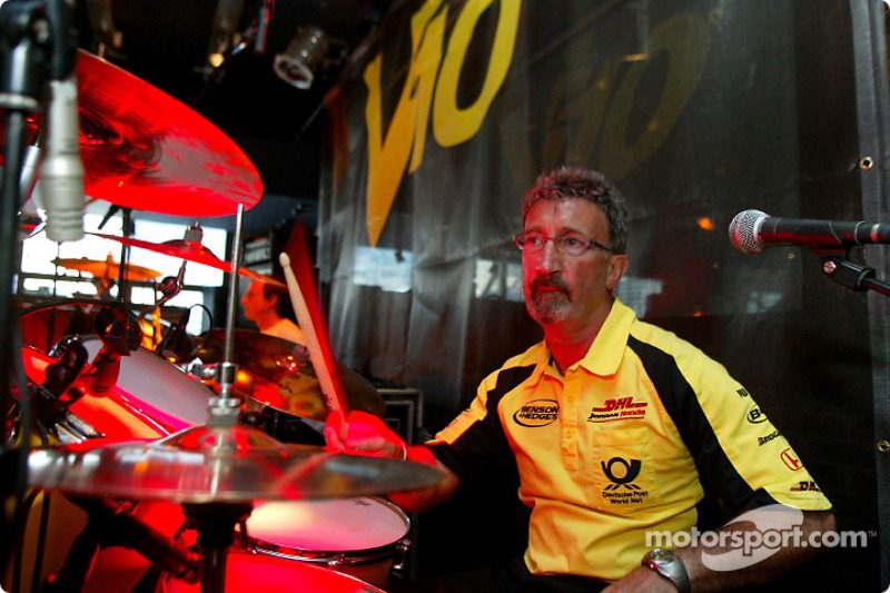 f1-monaco-gp-2002-eddie-jordan-playing-drums-with-his-band-v10.jpg