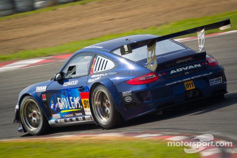 supergt-sugo-2012-911-team-taisan-endless-porsche-997-gt3-kyosuke-mineo-naoki-yokomizo.jpg