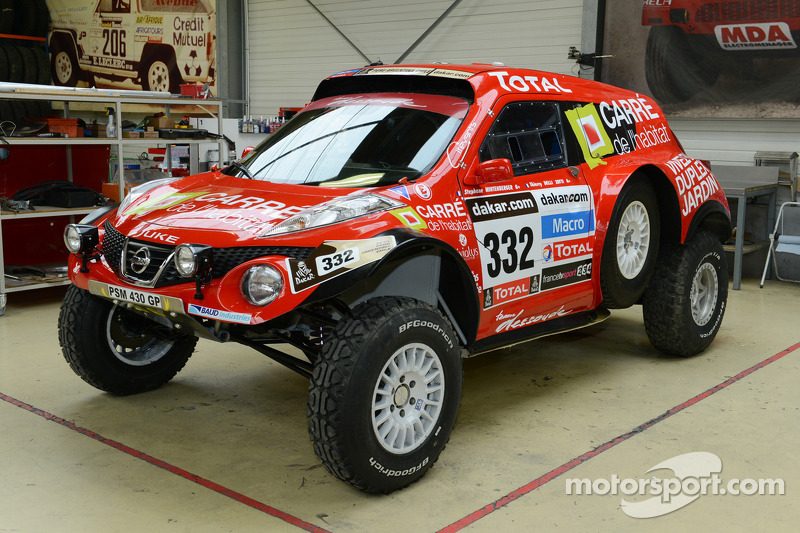 dakar-team-dessoude-presentation-2012-332-nissan-juke-buggy-st-phane-wintenberger-thierry.jpg