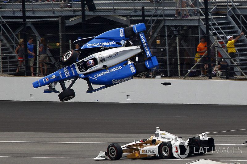 indycar-indy-500-2017-scott-dixon-chip-ganassi-racing-honda-crashes-helio-castroneves-team.jpg