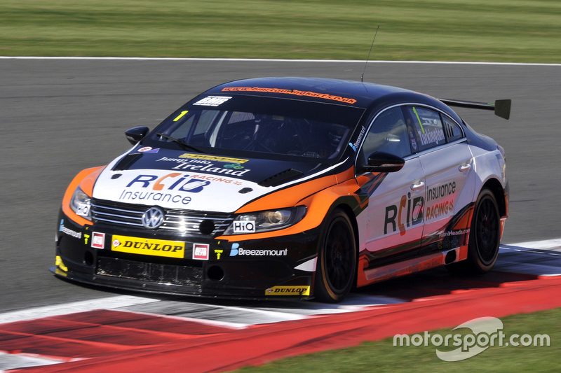 btcc-silverstone-2015-colin-turkington-team-bmr-volkswagen-cc.jpg