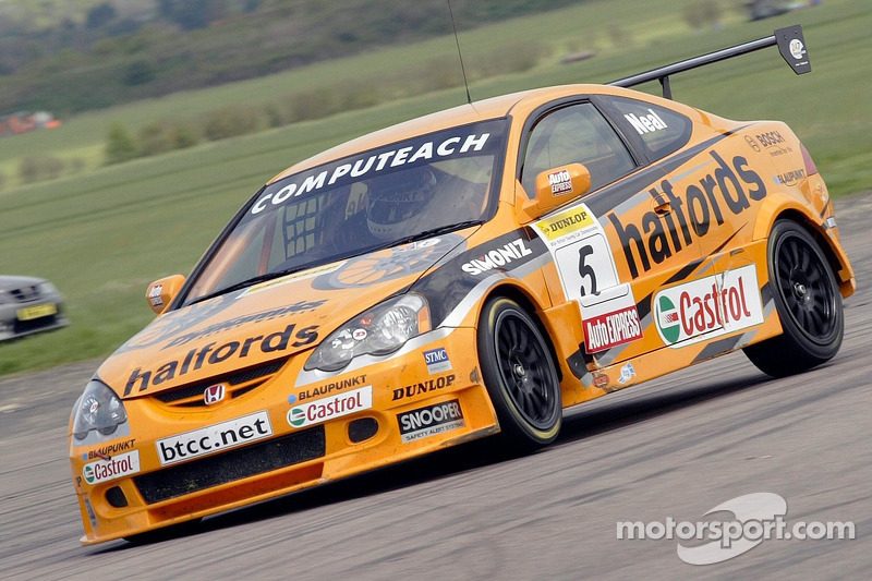 btcc-thruxton-2005-5-team-halfords-hoda-integra-of-matt-neal.jpg