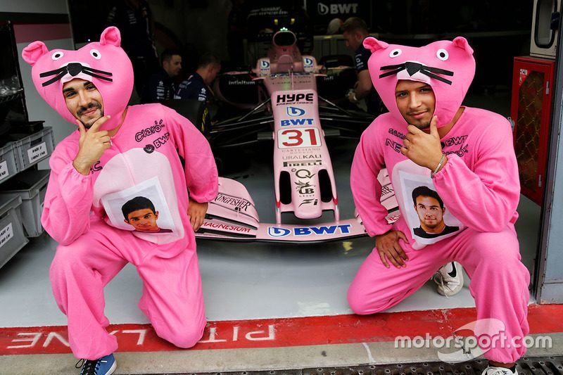f1-italian-gp-2017-fans-of-force-india-dressed-as-pink-panthers-in-the-force-india-garage.jpg