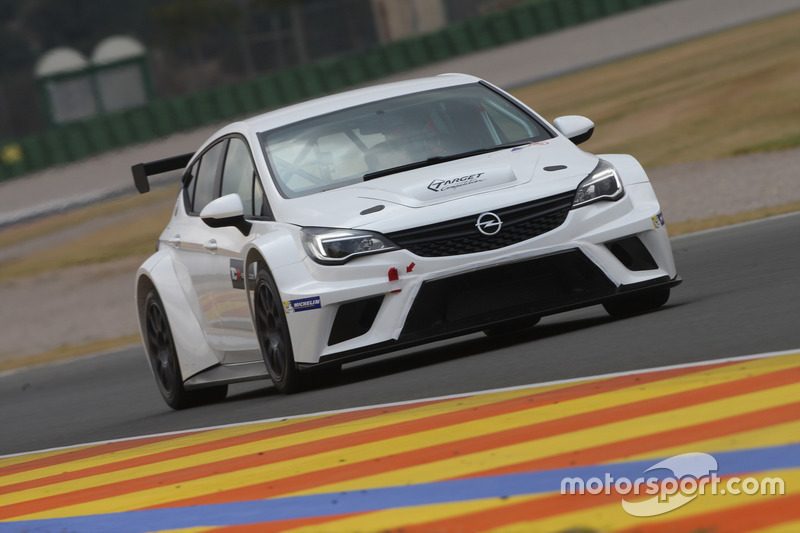 tcr-valencia-march-testing-2016-opel-astra-tcr.jpg