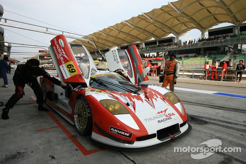 supergt-sepang-2009-69-thunder-asia-mosler-mt900r-melvin-choo-martin-short.jpg