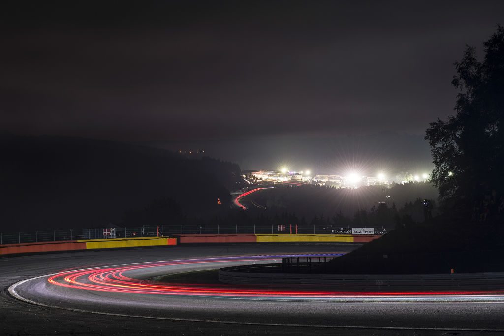 2014-Spa-24-hours-night-2-crowd-carwitter.jpg