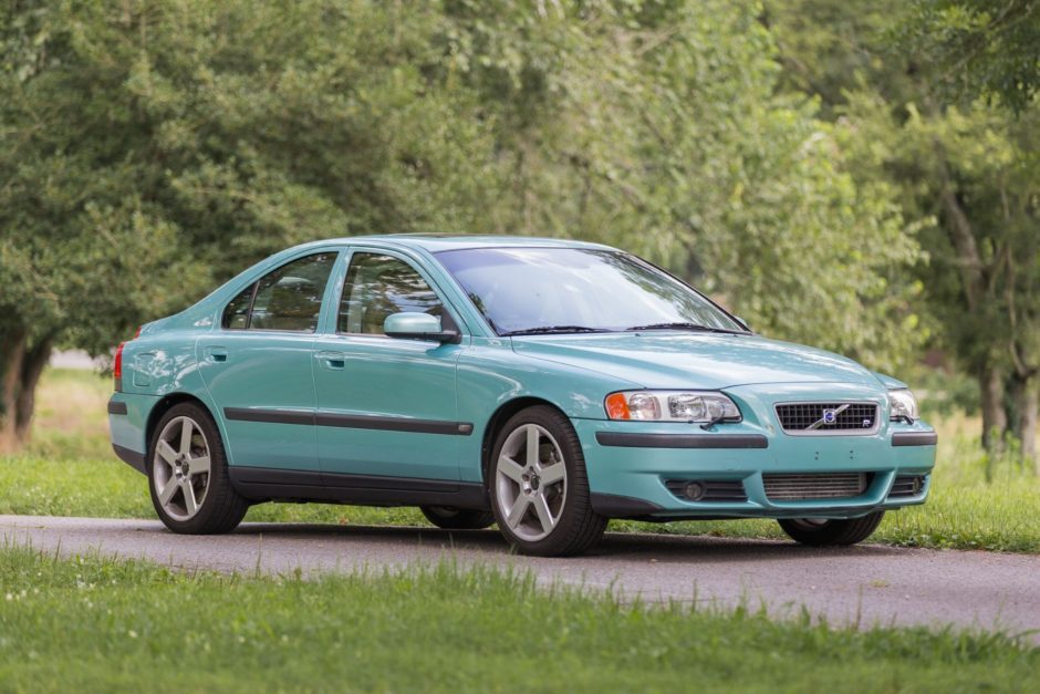 2004_volvo_s60_r_15326280185d2c01fc287laurenvarneyvolvo-46-940x627.jpg