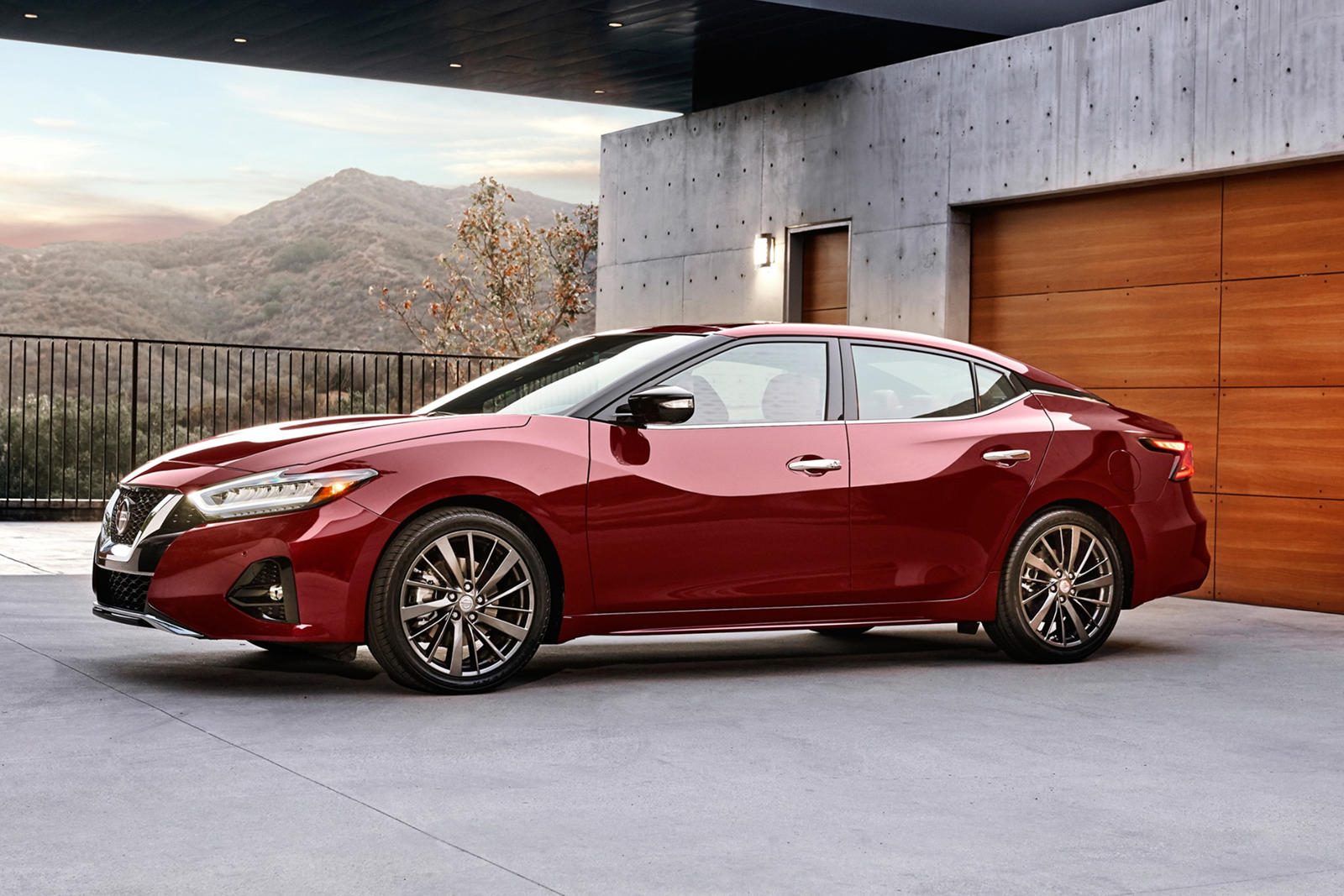 2019-2020-nissan-maxima-side-view-carbuzz-664287-1600.jpg