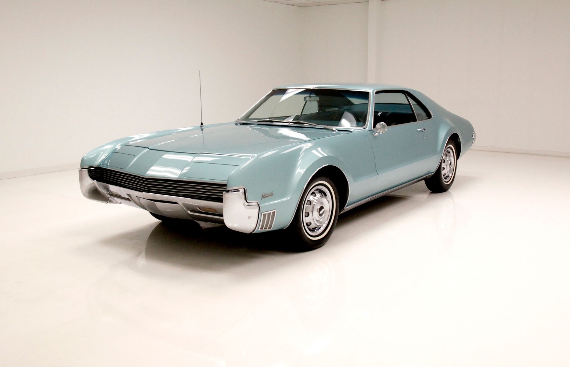 1966-oldsmobile-toronado-deluxe