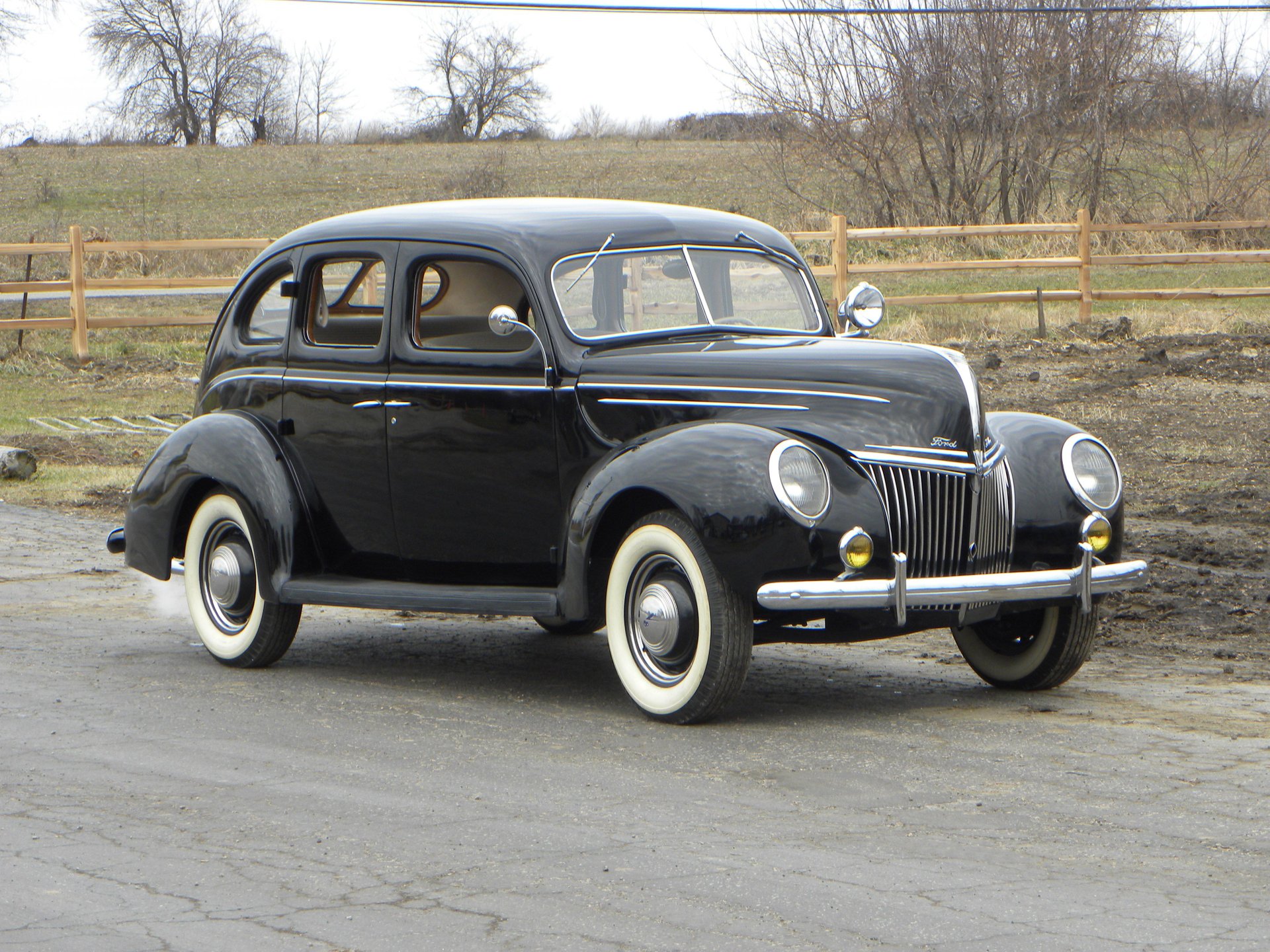 1939-ford-deluxe-fordor-sedan