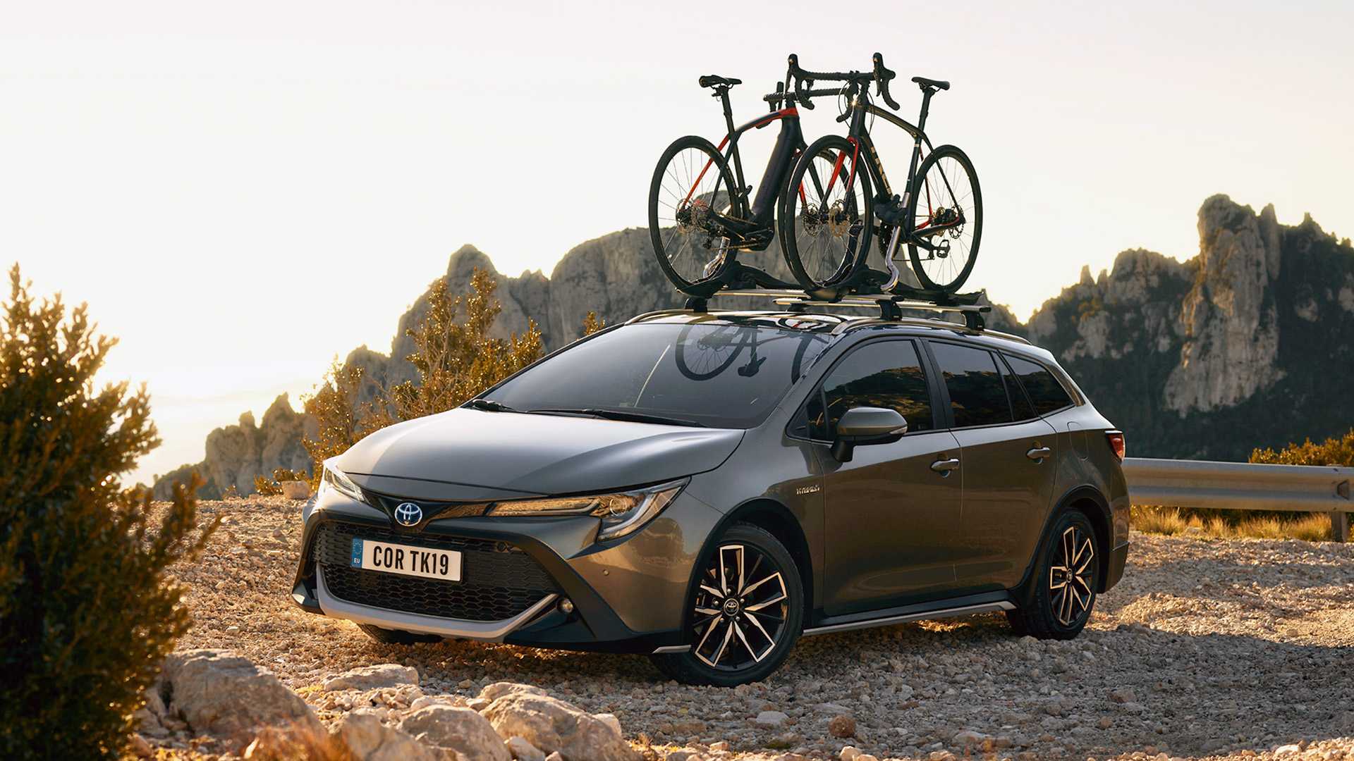 toyota-corolla-trek-2019.jpg