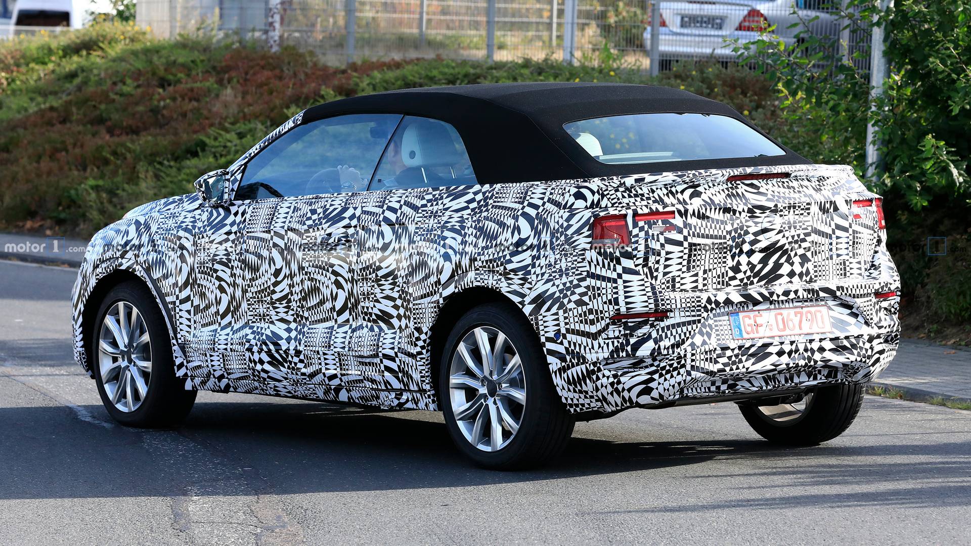 vw-t-roc-cabrio-spy-photo.jpg