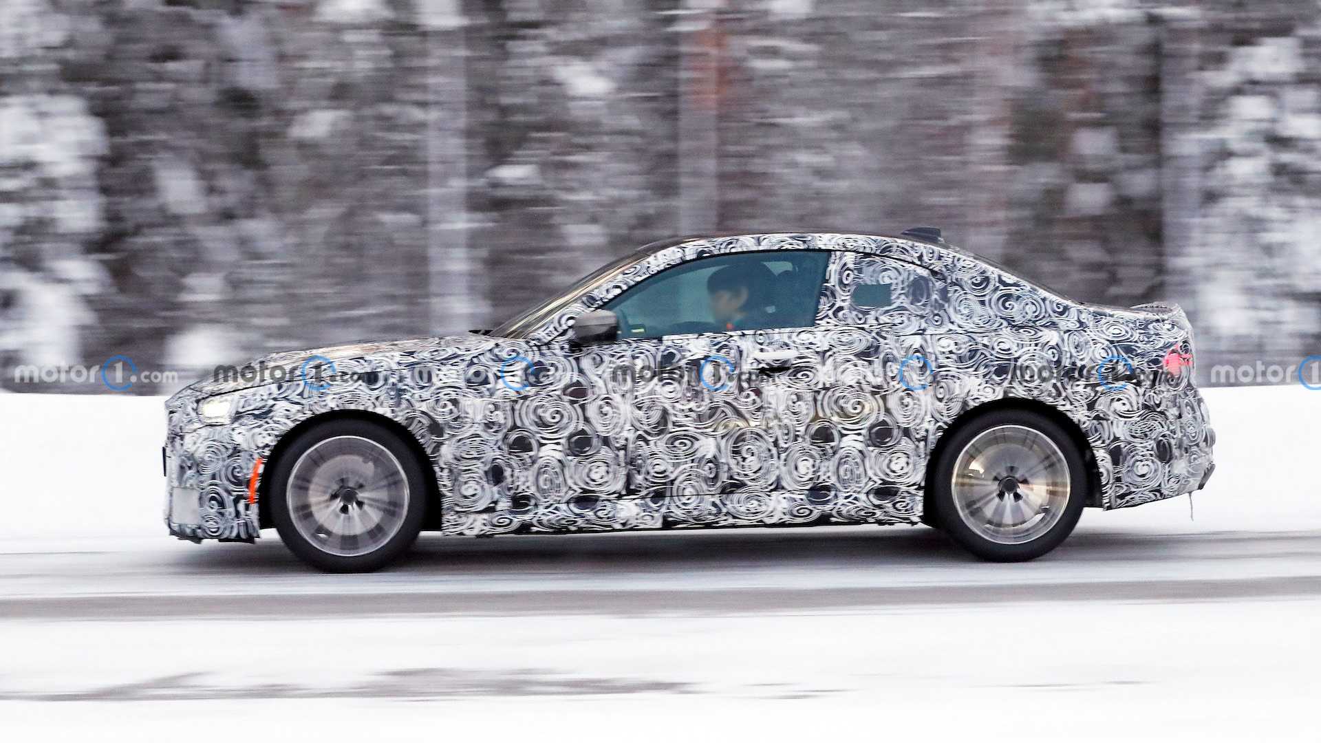 bmw-2-series-coupe-spied-in-sweden.jpg