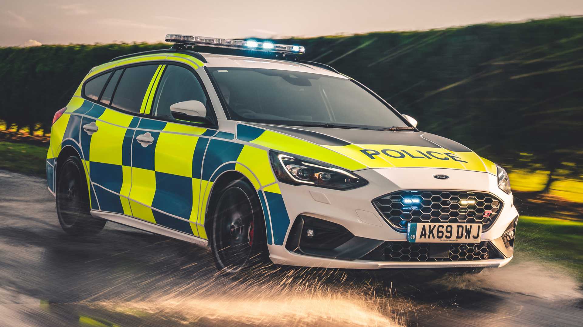 ford-focus-st-estate-uk-police-car.jpg