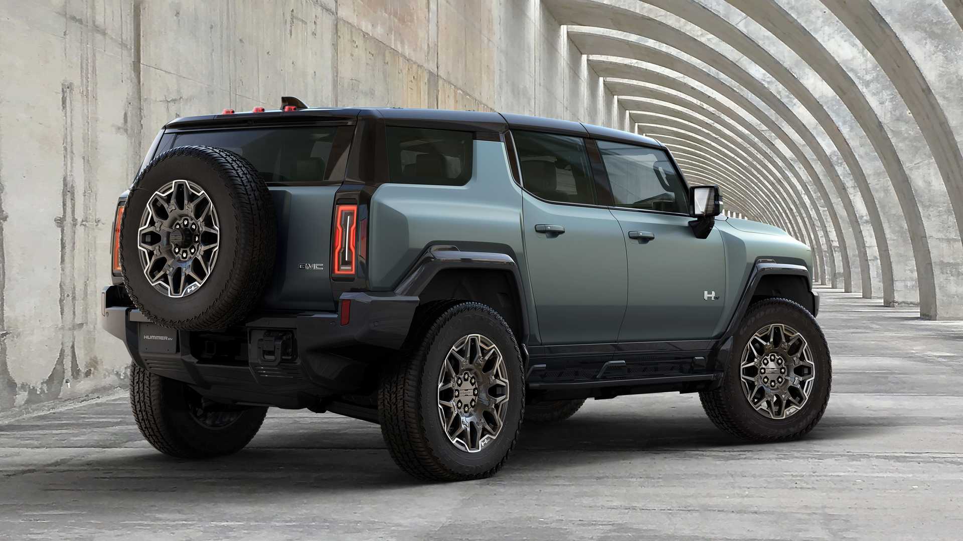 2024-gmc-hummer-ev-suv-rear.jpg