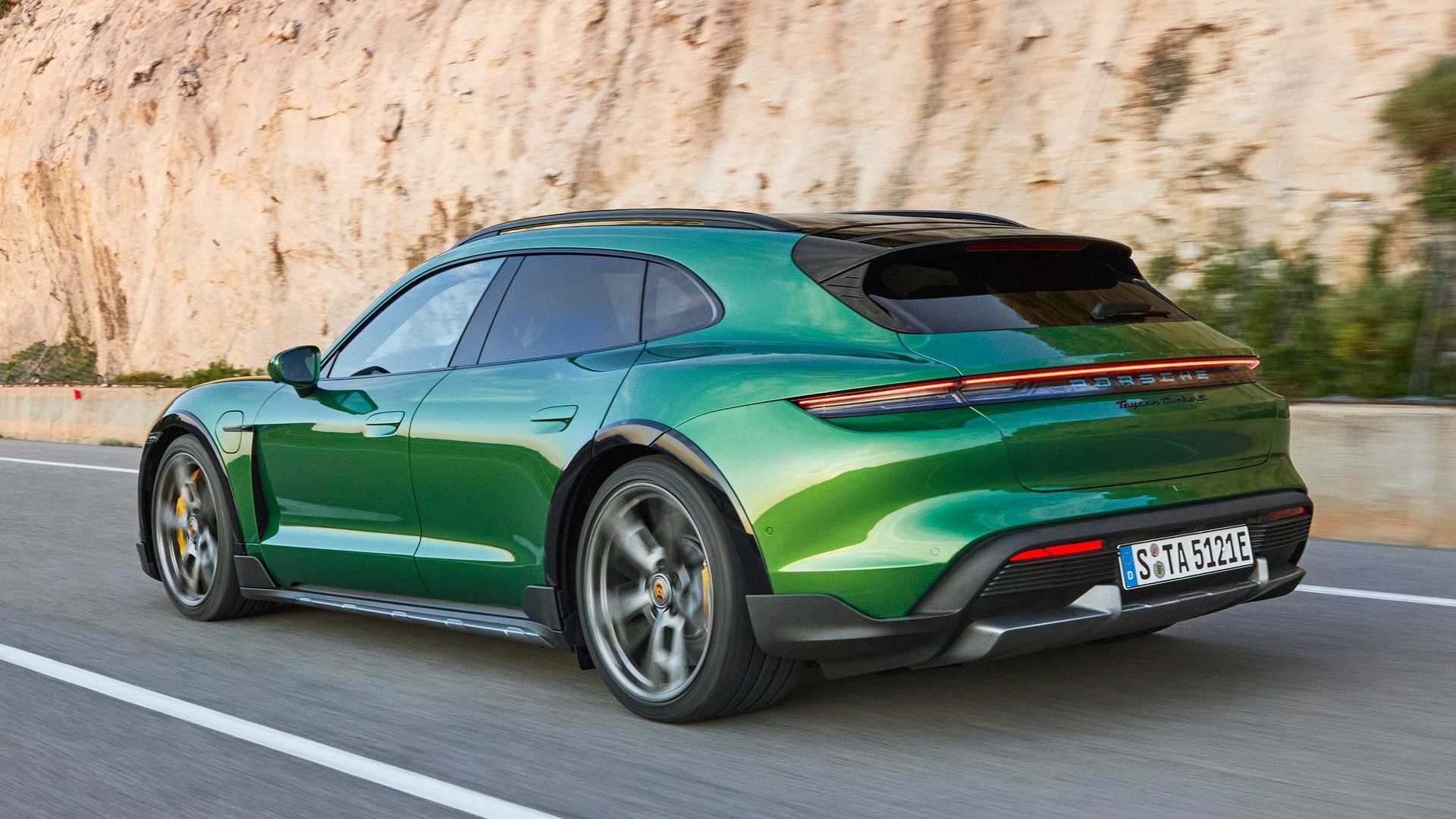 2021-porsche-taycan-cross-turismo.jpg