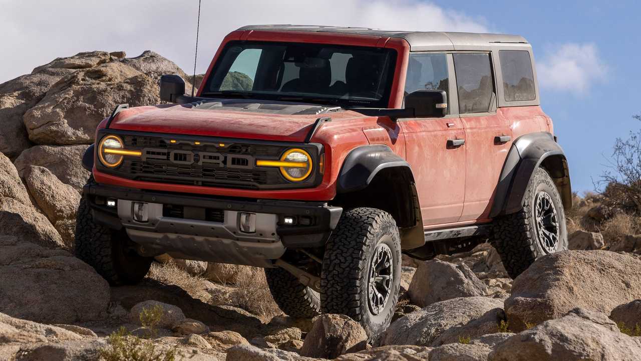 2022-ford-bronco-raptor-exterior-front-view.jpg