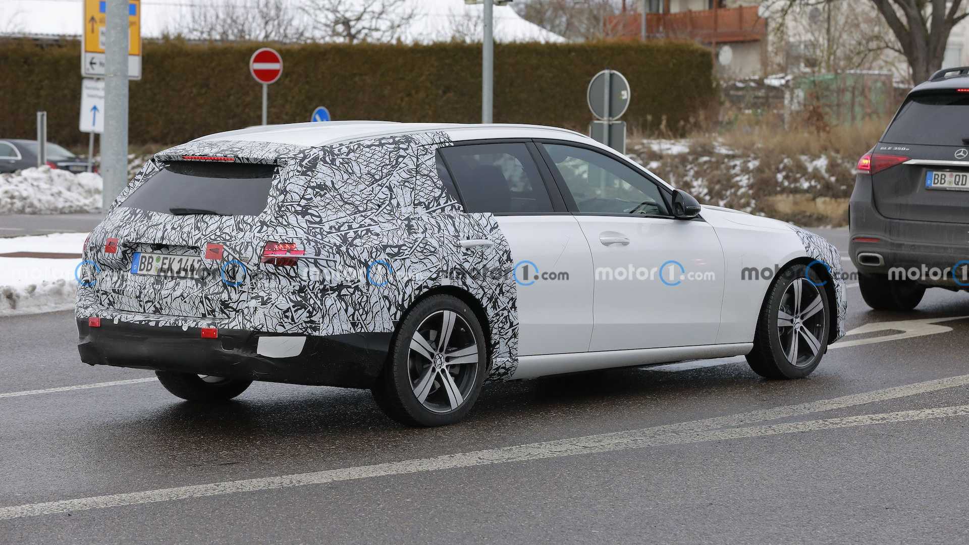 2022-mercedes-benz-c-class-wagon-road-spy-shots.jpg