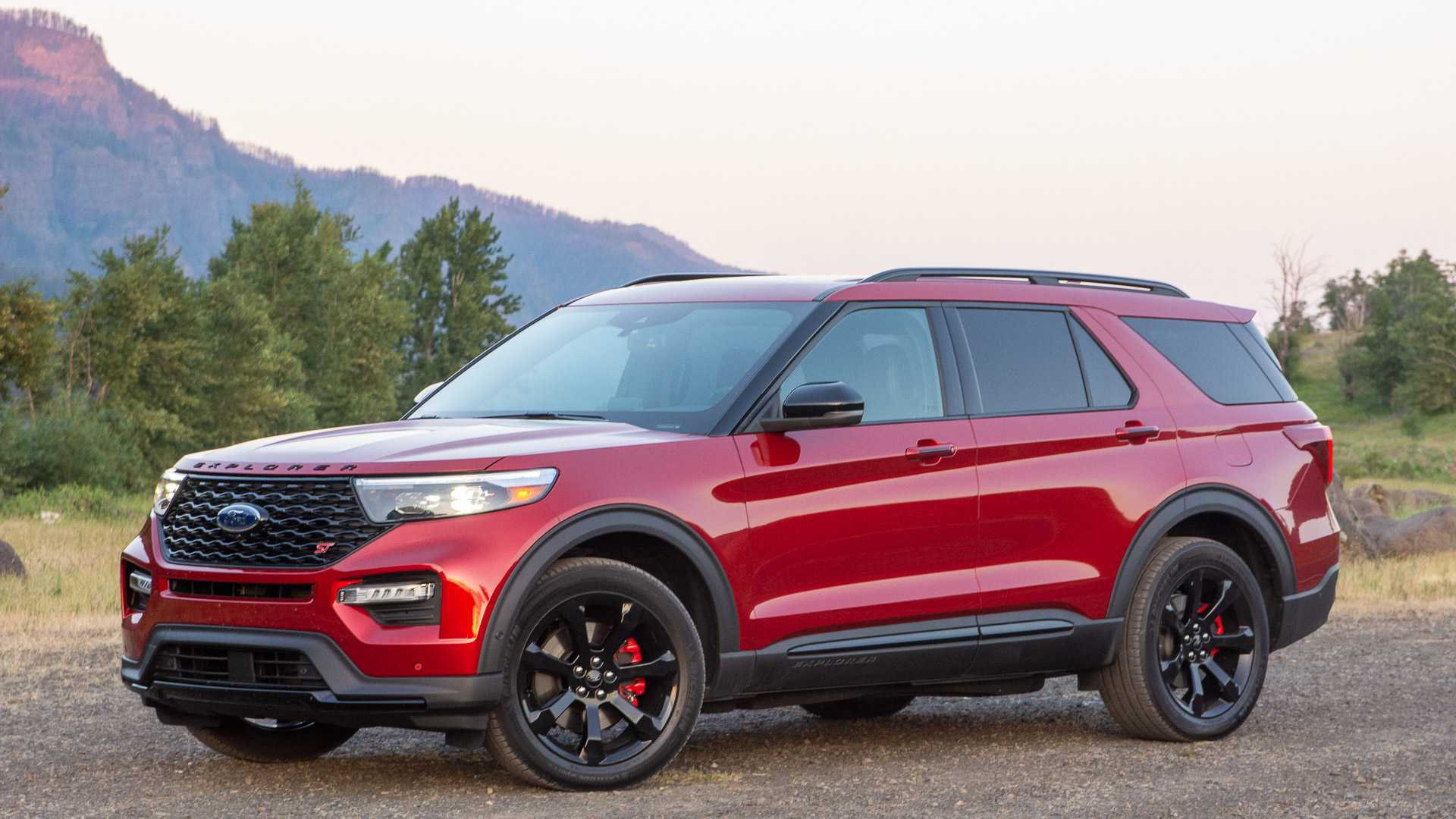 2020-ford-explorer-st.jpg