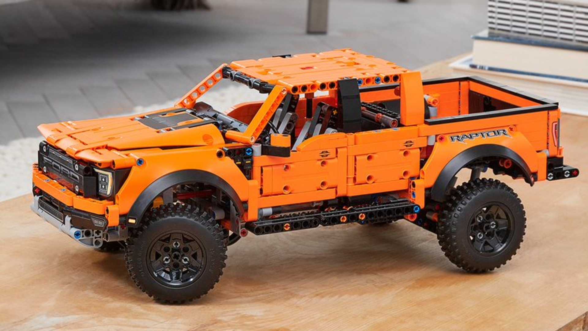 lego-technic-ford-f-150-raptor-on-table.jpg