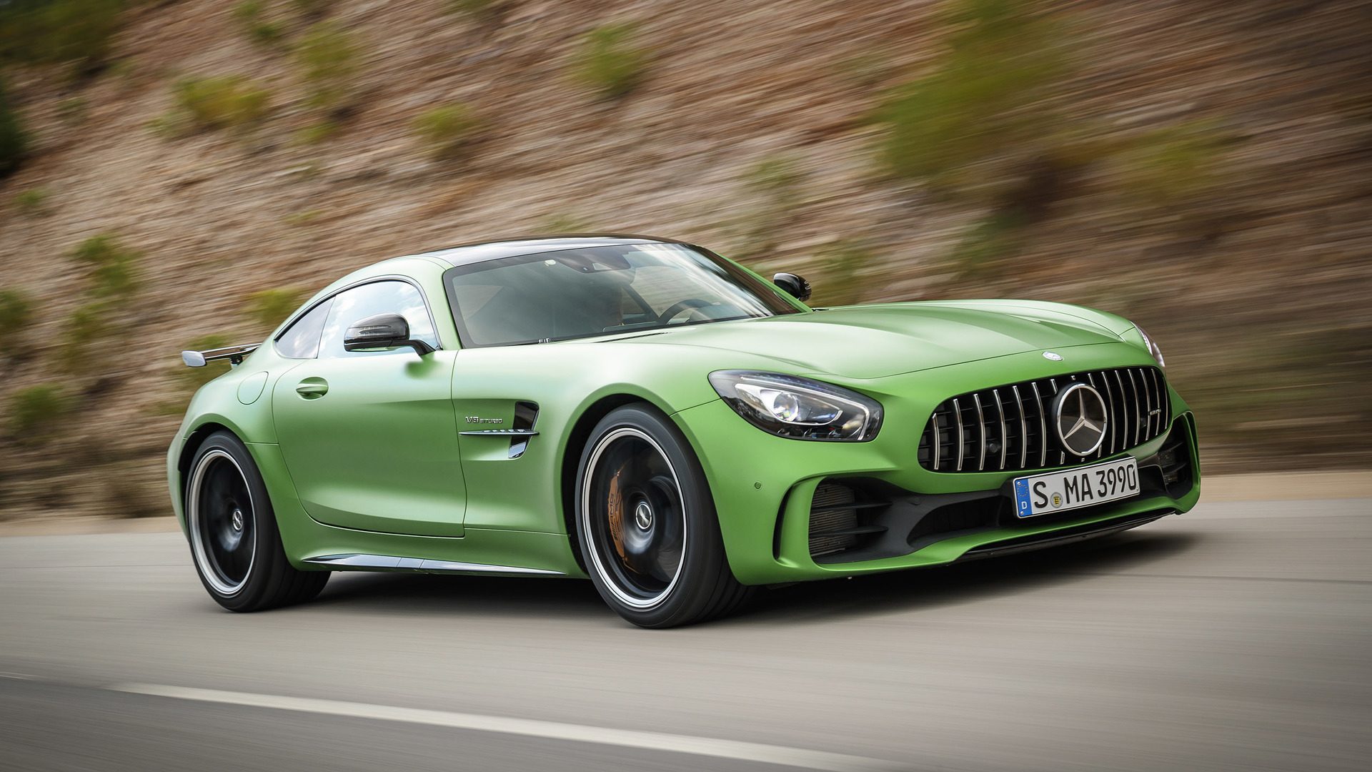 2018-mercedes-amg-gt-r-first-drive.jpg