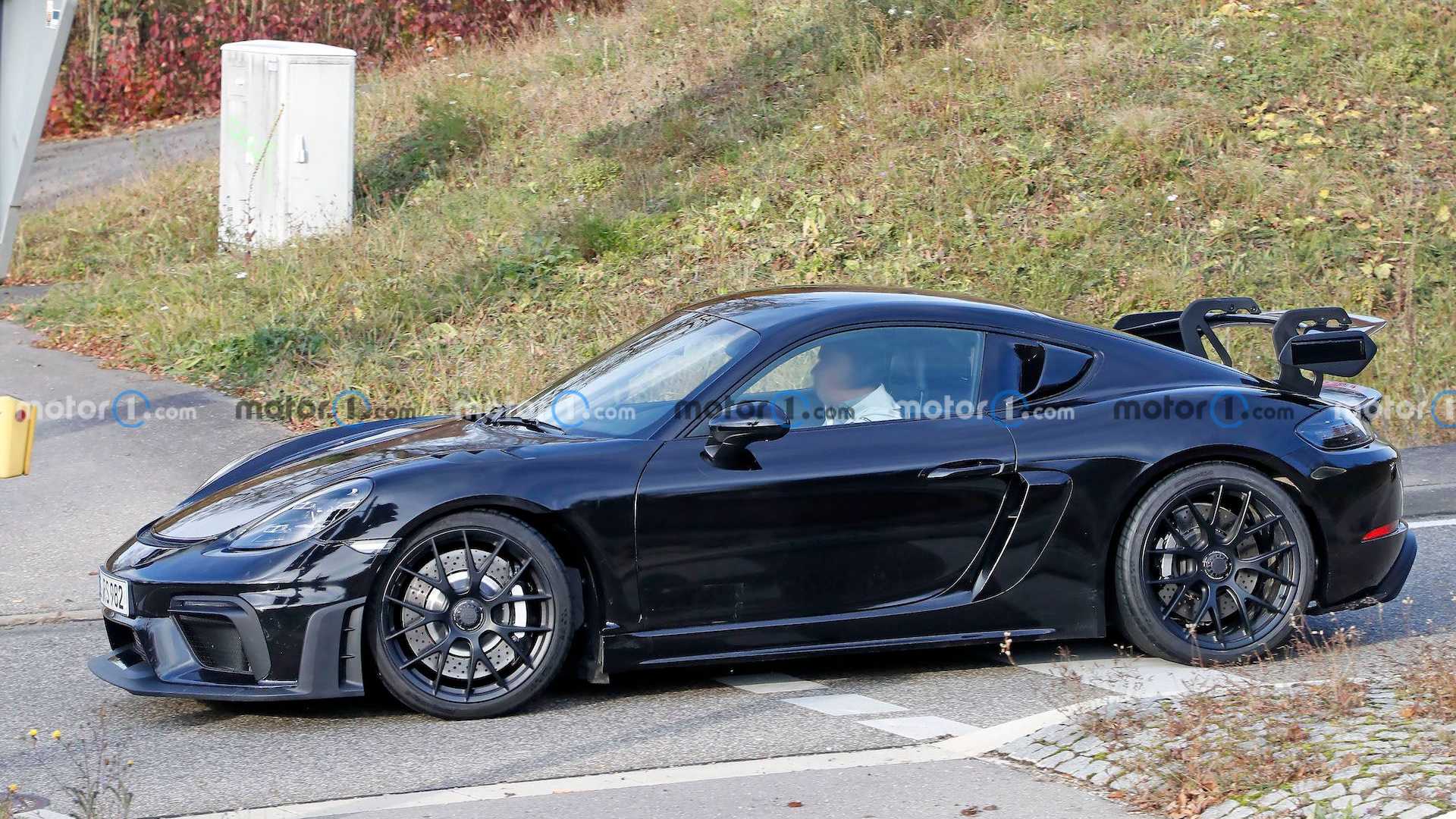 porsche-718-cayman-gt4-rs-final-spy-shots.jpg