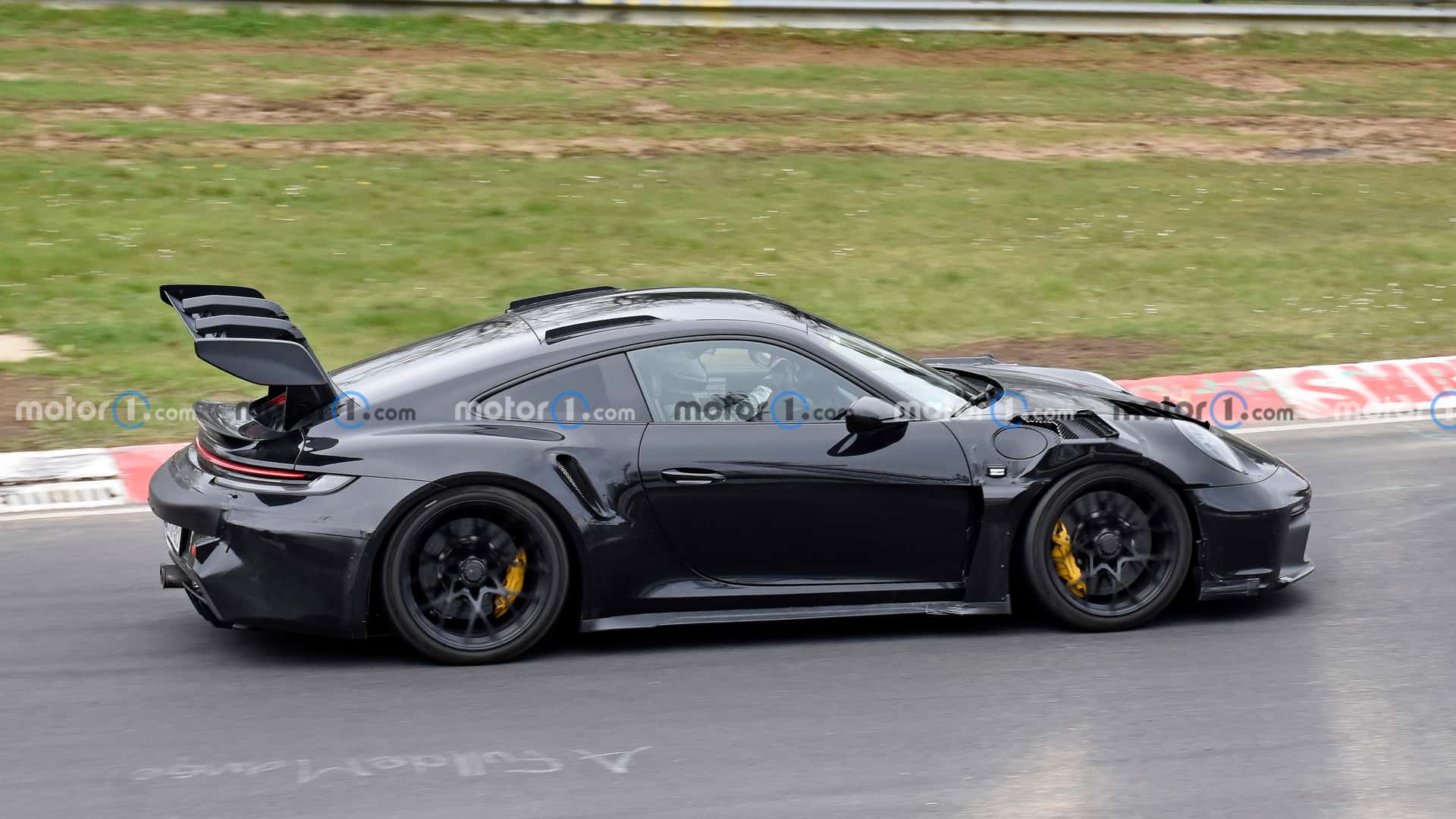 porsche-911-gt2-rs-test-mule-spy-photo.jpg