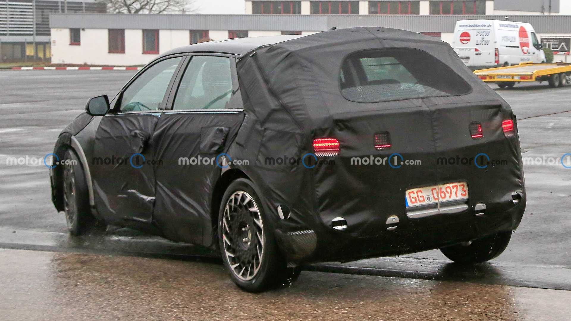 2022-hyundai-ioniq-5-new-spy-photo.jpg