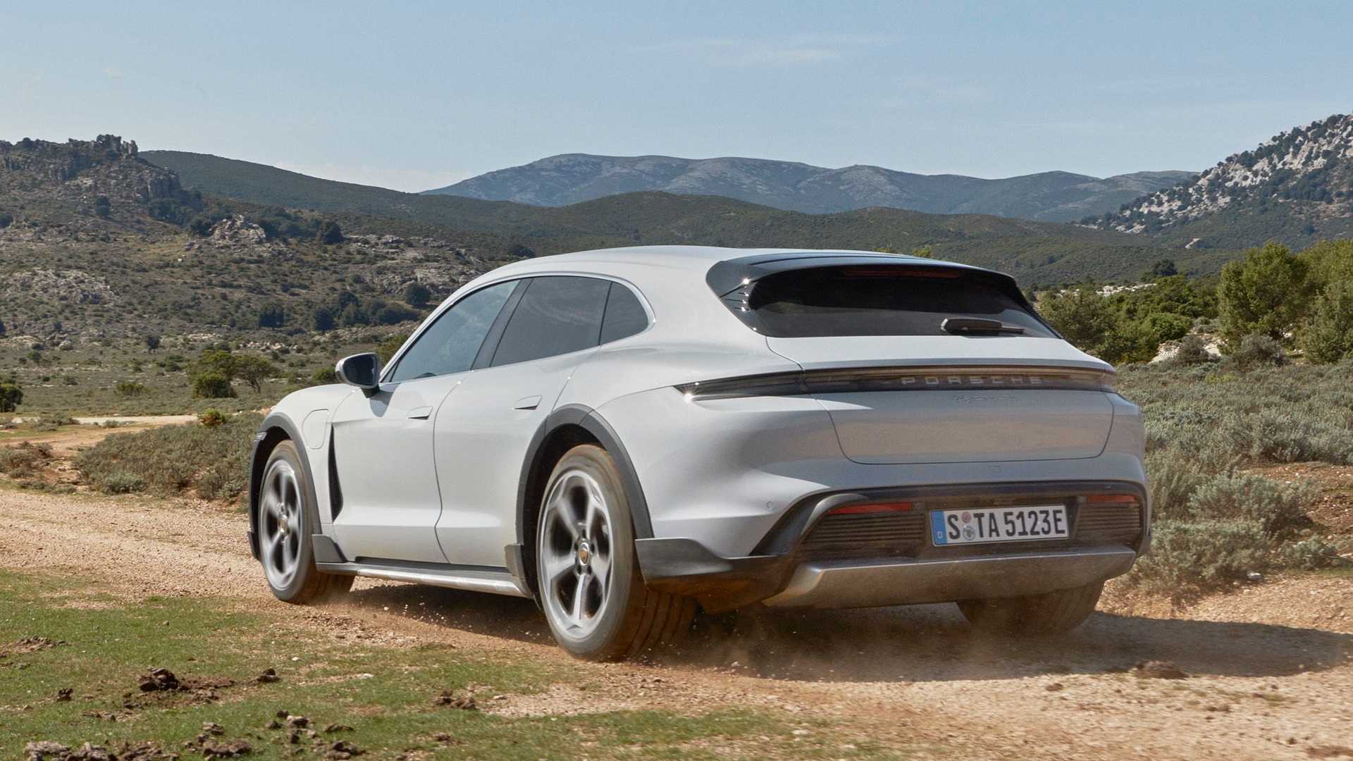 2021-porsche-taycan-cross-turismo.jpg