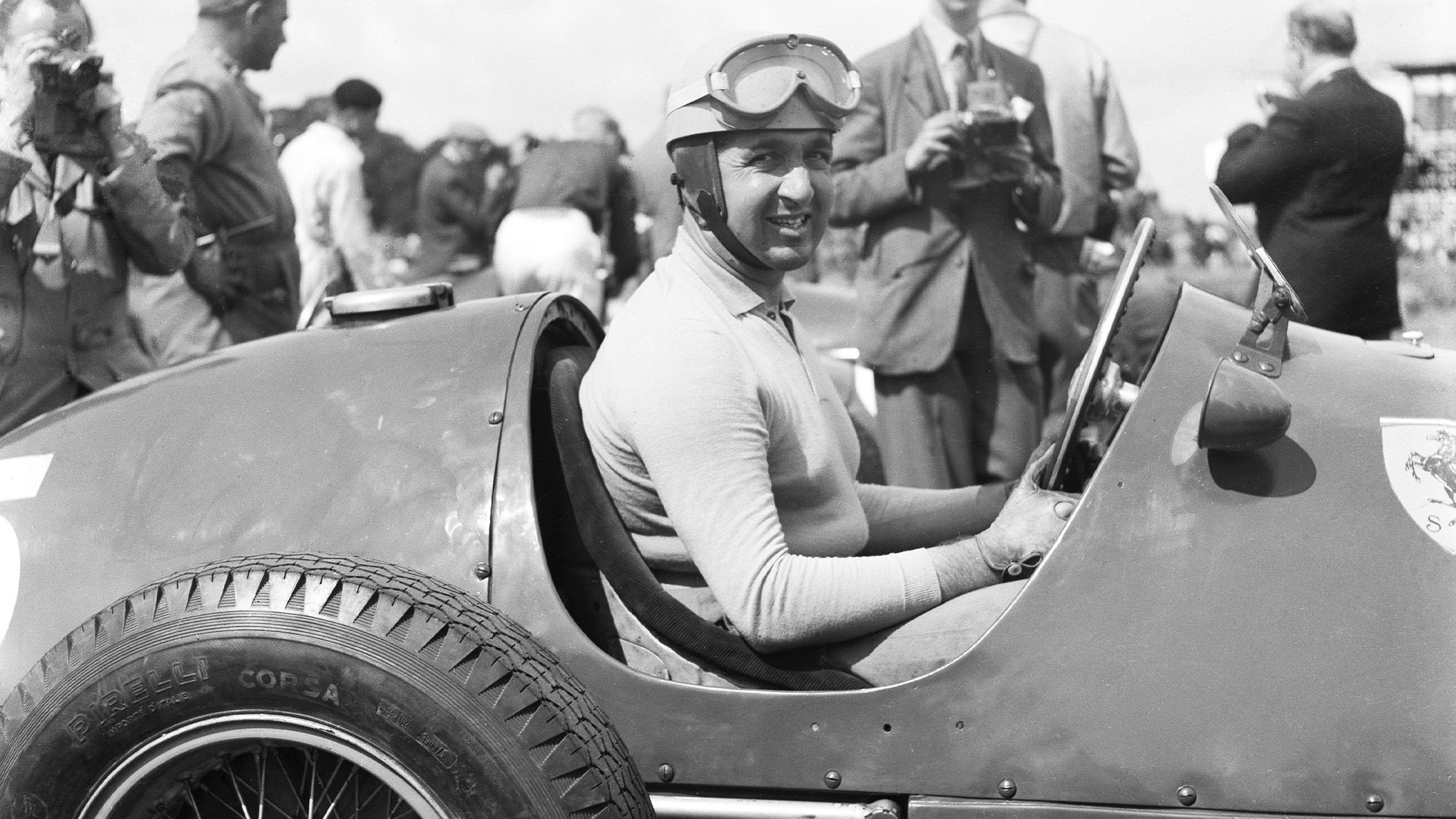 Alberto-Ascari-on-pole-for-Ferrari-ahead-of-the-1952-British-Grand-Prix.jpg