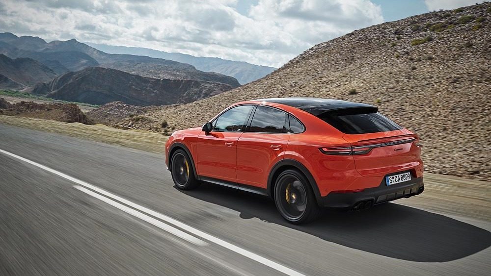 2020-porsche-cayenne_100695815.jpg