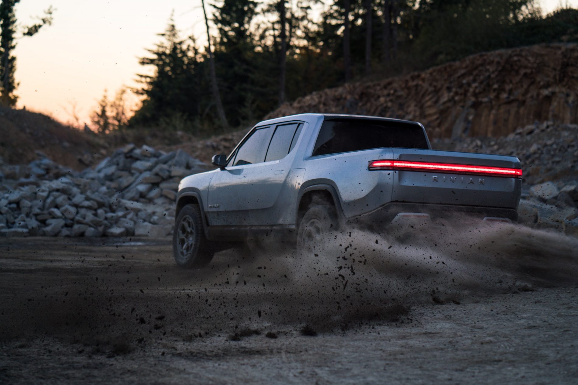 K.-Rivian_R1T_Fun_In_Dirt_2-e1543093612302.jpg