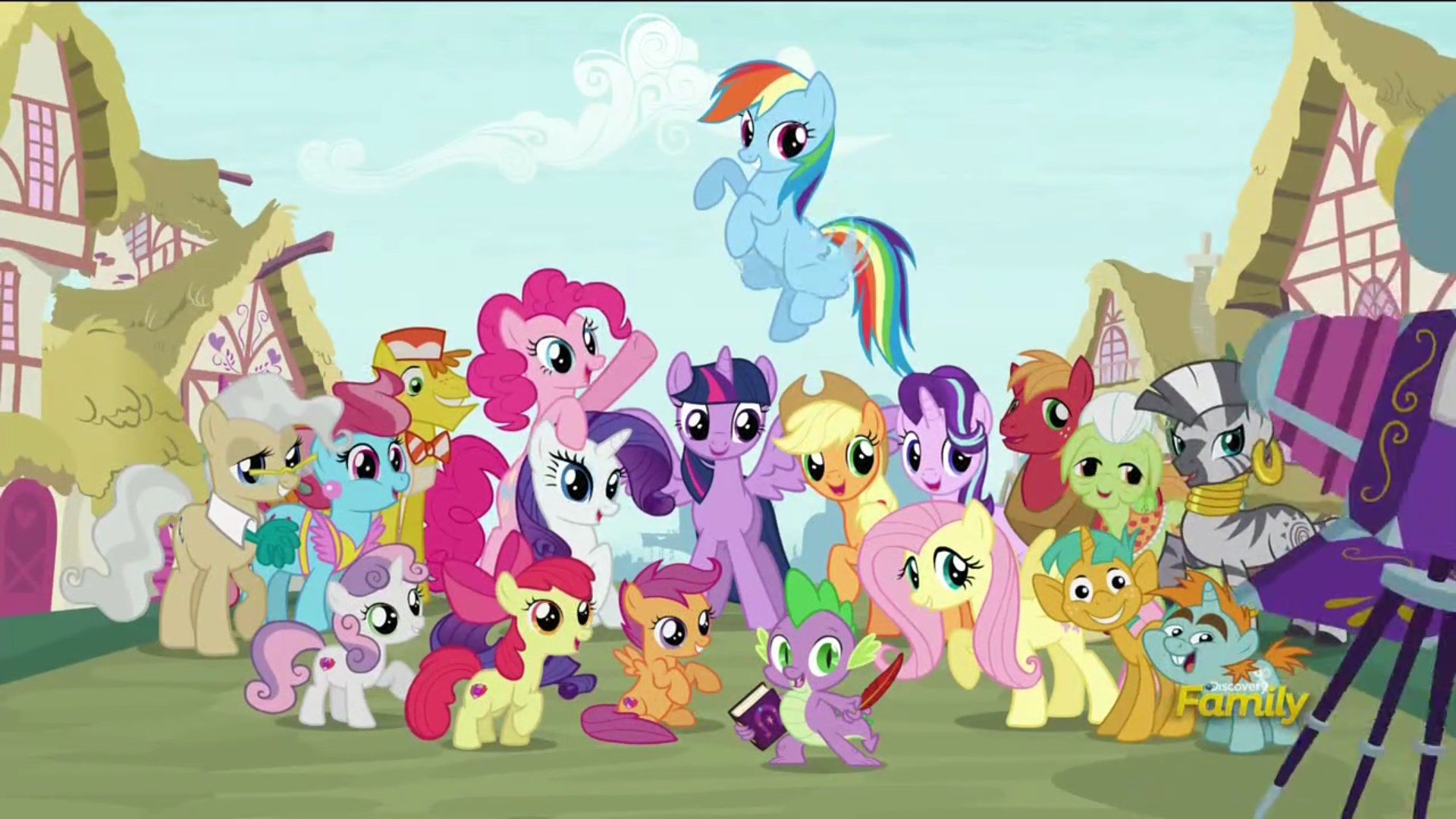 1412010__safe_screencap_applejack_big+macintosh_carrot+cake_cup+cake_fluttershy_granny+smith_mayor+mare_pinkie+pie_rainbow+dash_rarity_snails_snips_spi.jpeg